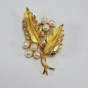 Vintage Dubarry Fifth Ave Brooch Gold Tone Pin Faux Pearl Leaf Signed DBA